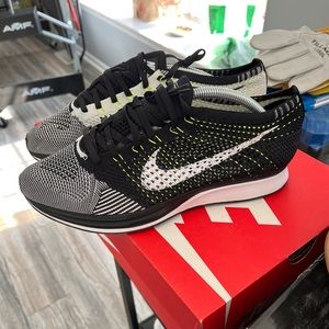 Nike Flyknit Racer Shoes Blk /Volt Orca Men Running Sneakers 526628-011- SZ 9.5